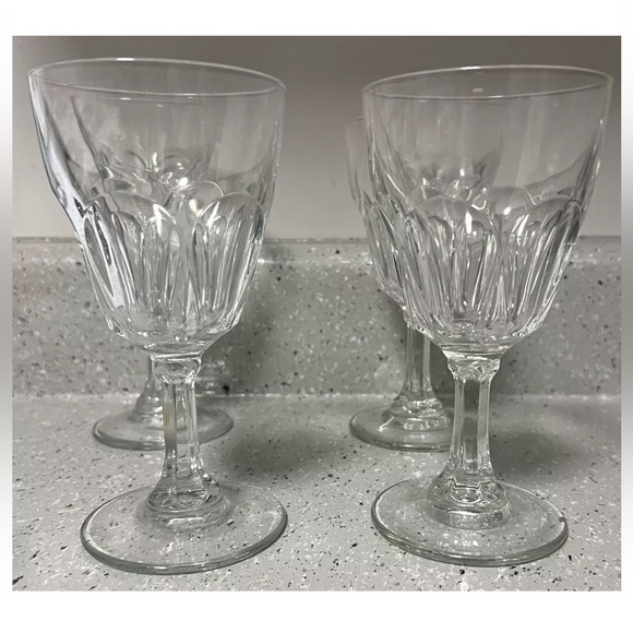 Cristal D’Arques Durand Petale Wine Glasses - Picture 2 of 5
